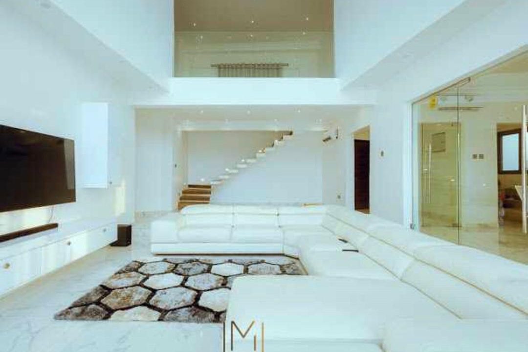 CAEB3852-C4C1-4EA5-9455-8FBB77C99C64