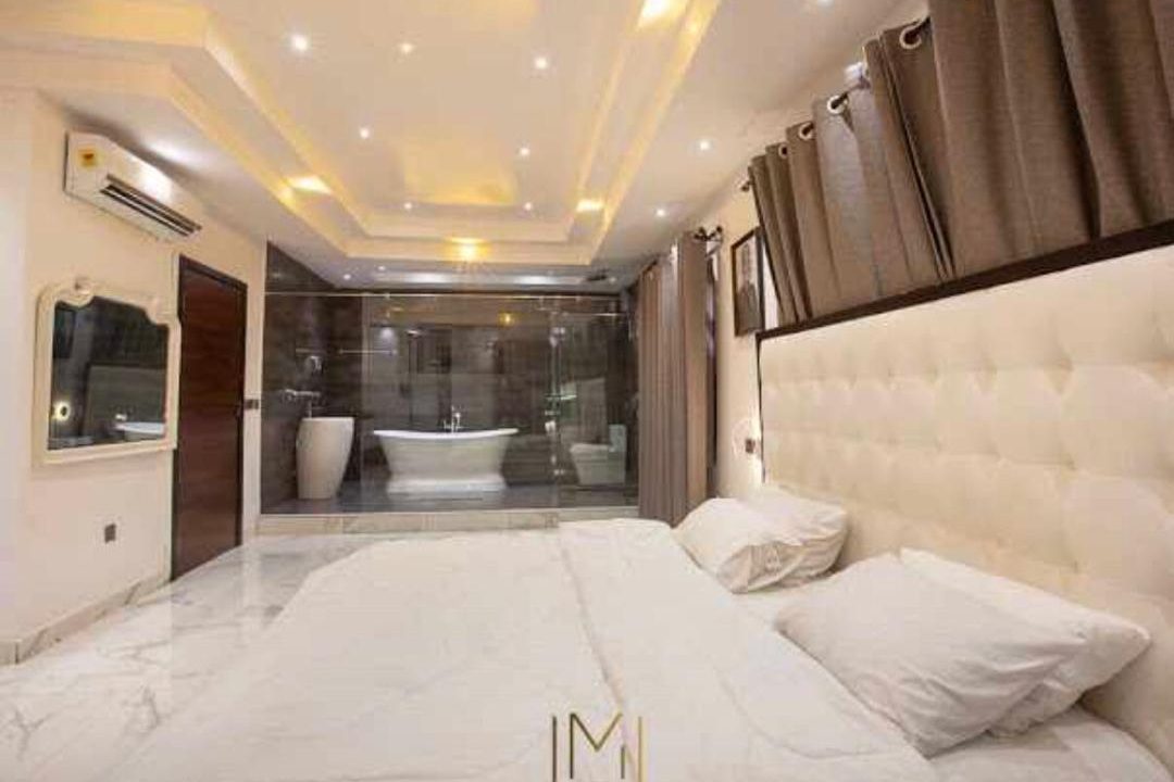 F8129ECE-9E62-409D-B6E2-69E74E561188