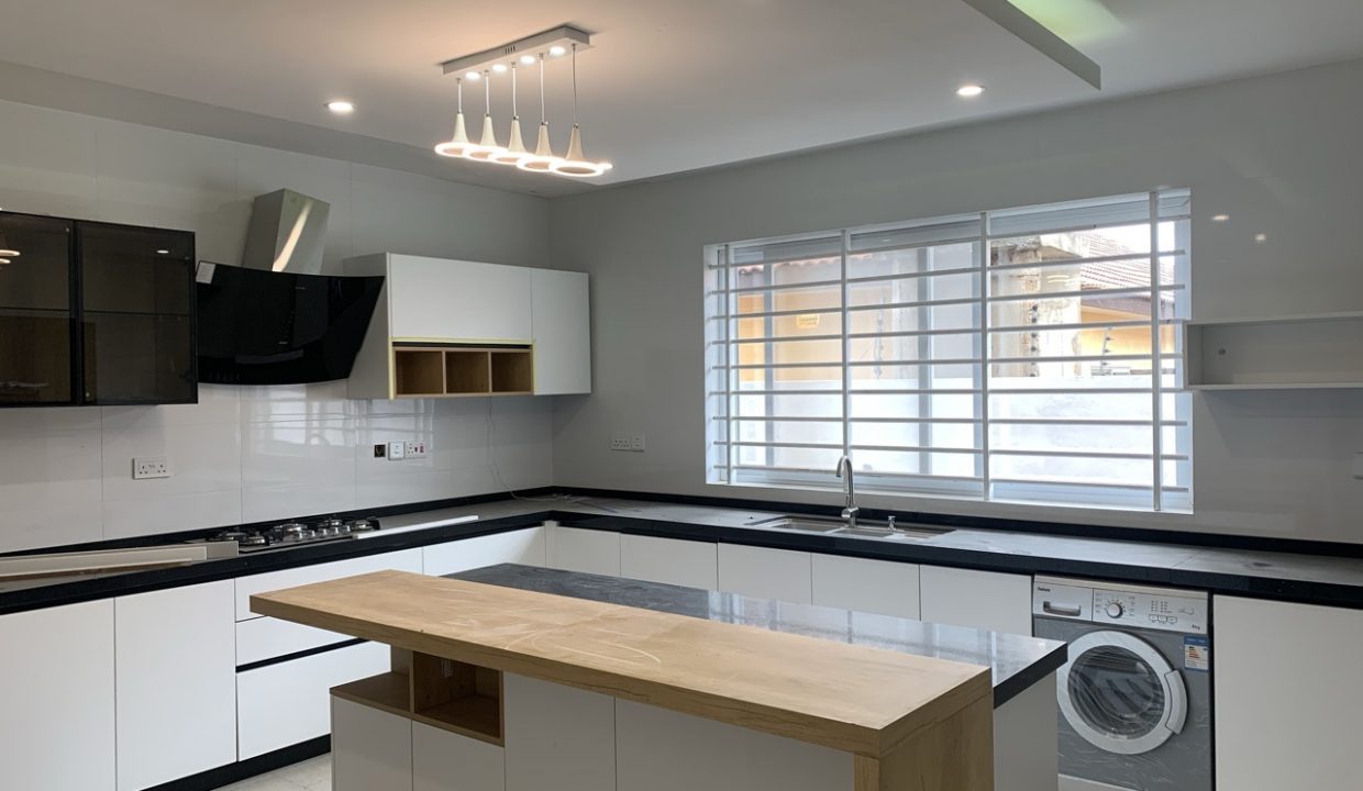 B5875041-C0C5-47A8-A881-1FD98214711E